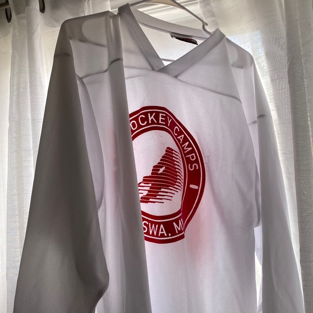 White hockey jersey
